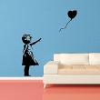 Wall decals design - Wall decal girl with heart balloon - ambiance-sticker.com