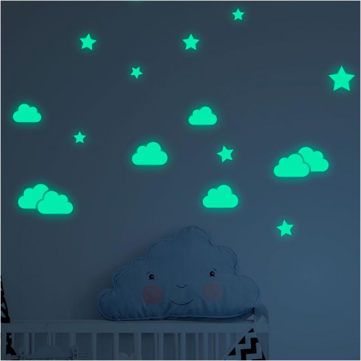 Stickers muraux phosphorescent - Pack de 9 stickers nuages et 18 étoiles phosphorescentes - ambiance-sticker.com